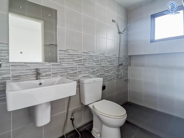 *****อาคารพาณิชย์มือสองย่านกรุงเทพมหานคร ม.สิริอเวนิว เพชรเกษม81 หลังมุม! ตกแต่งสไตล์ Loft ทันสมัย คุณภาพระดับ แสนสิริ เนื้อที่ 28.3 ตร.ว. ฟังก์ชัน 2 ห้องนอน 3 ห้องน้ำ 2 ที่จอดรถ ทำเลเด่น เดินทางสะดวก ใกล้รถไฟฟ้าสายสีน้ำเงิน "สถานีหลักสอง"